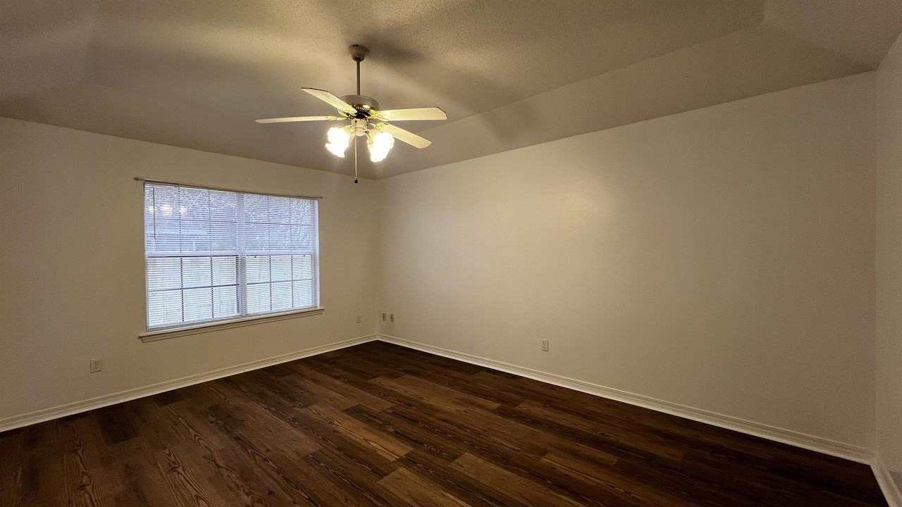 513 Westchase Court North - Photo 6 of 17