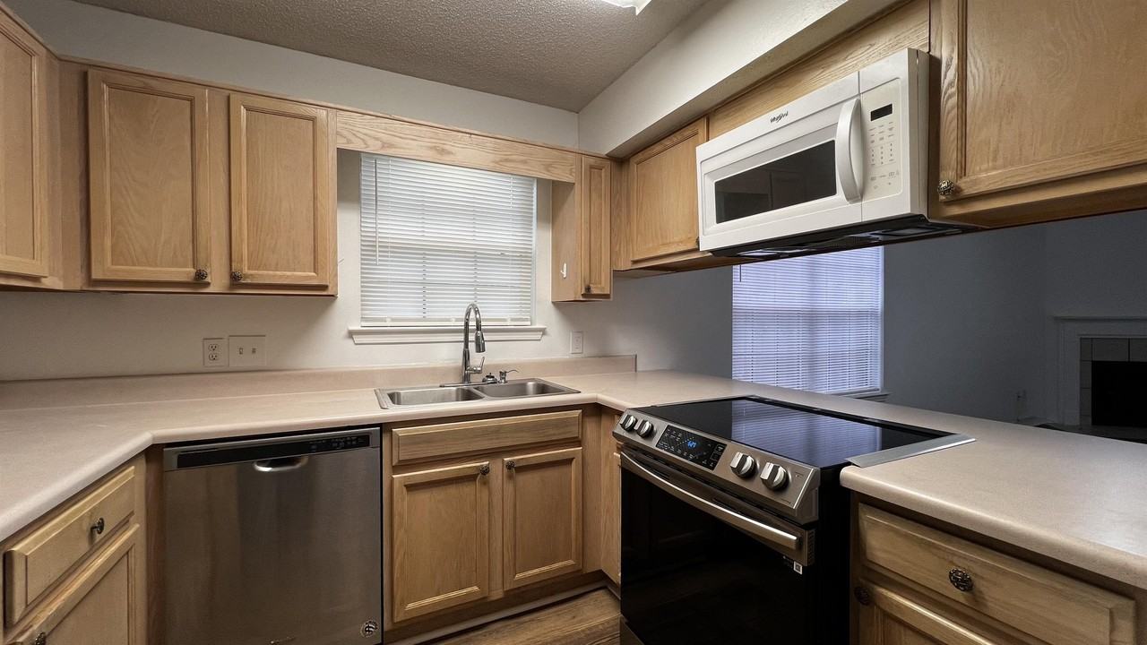 513 Westchase Court North - Photo 5 of 17