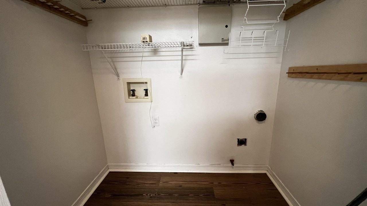 513 Westchase Court North - Photo 4 of 17