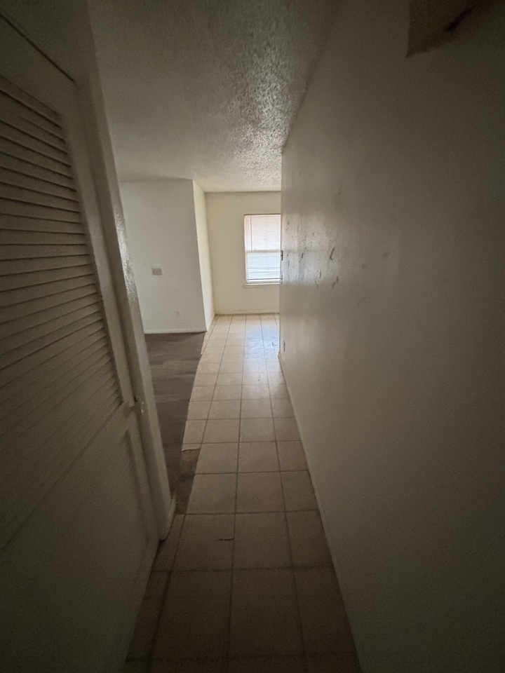 105 Pecos Pl #105B - Photo 2 of 4