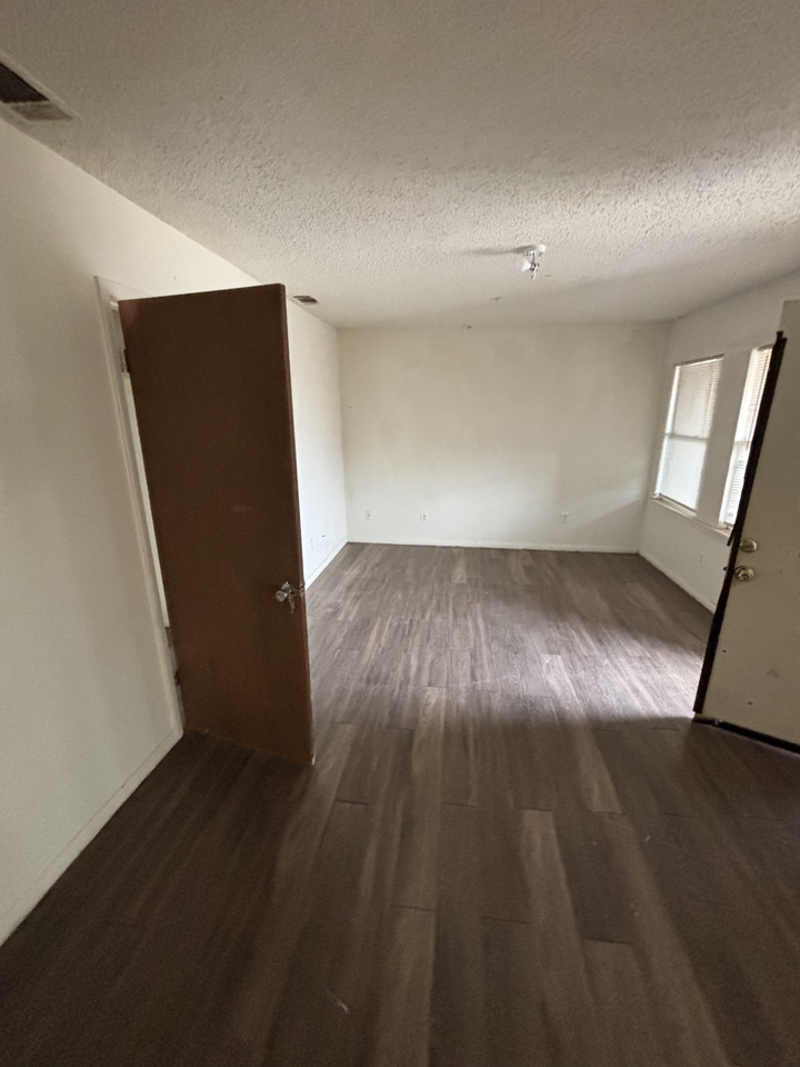 105 Pecos Pl #105B - Photo 3 of 4