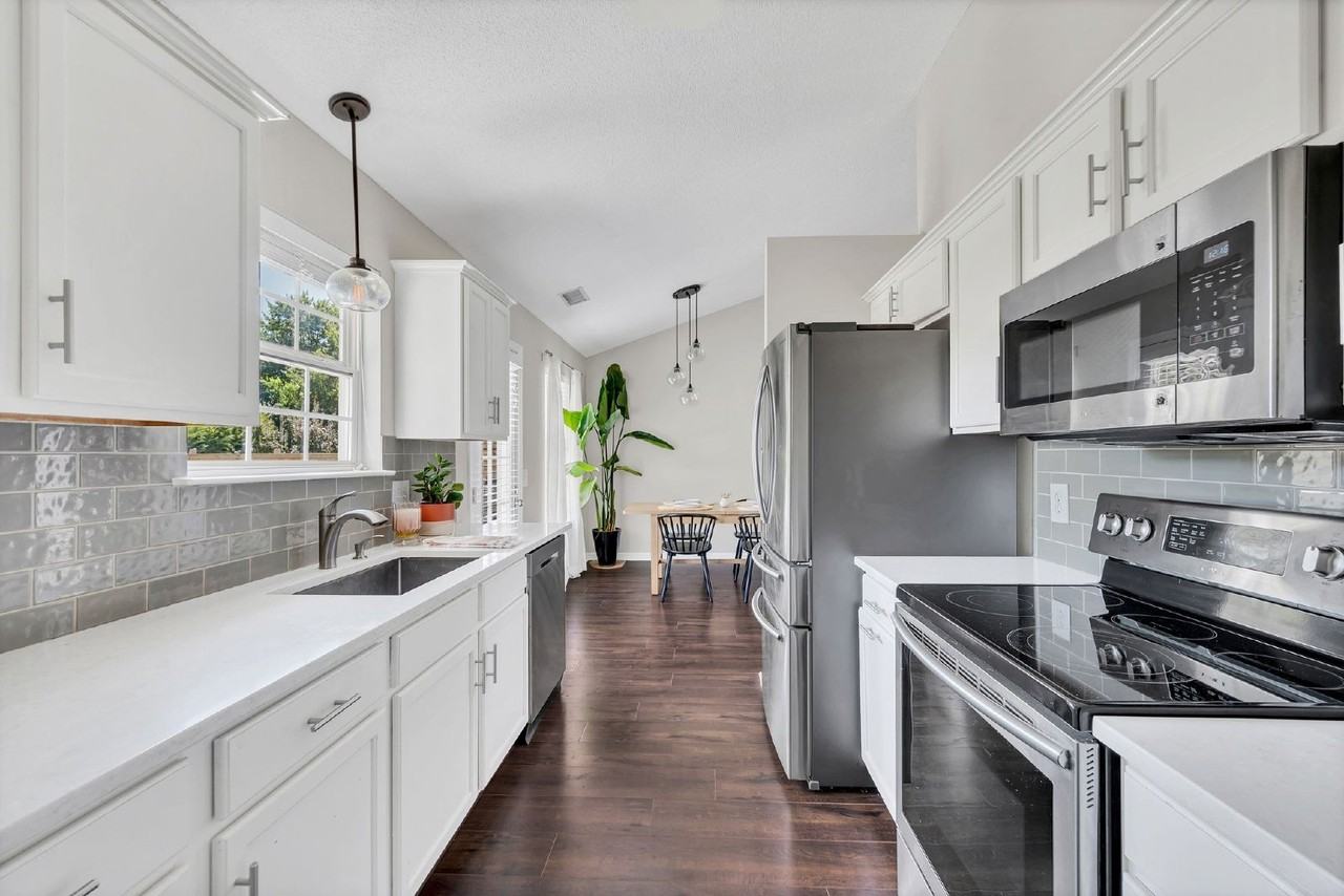 955 Dalebrook Ln - Photo 2 of 26