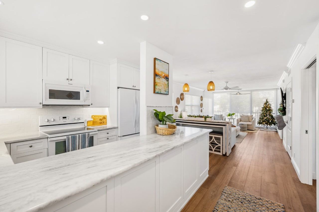 404 Broad Ave S - Photo 4 of 20