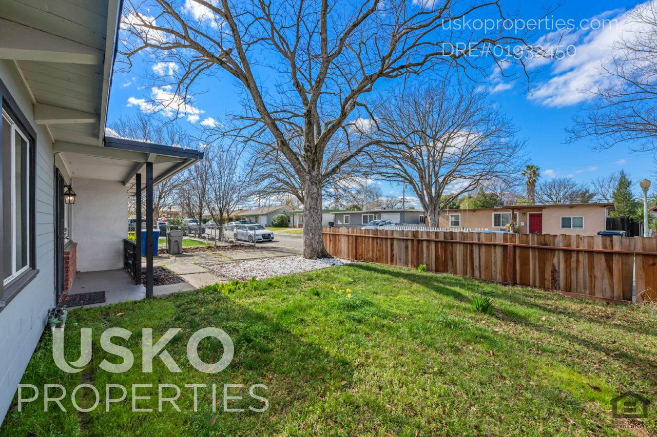 5501 71st St - Photo 3 of 25