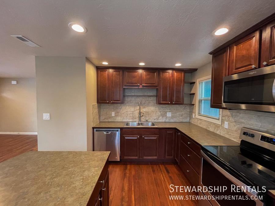 555 E 18th Ave - Photo 7 of 15