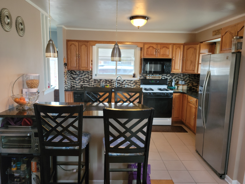 7339 Lake St - Photo 3 of 9