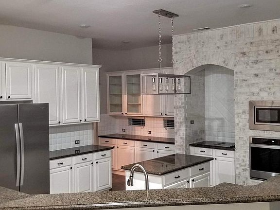 2503 Merlin Dr - Photo 3 of 15