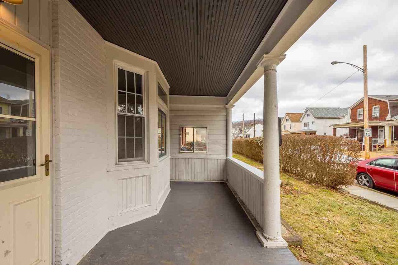 427 Russellwood Ave - Photo 5 of 33