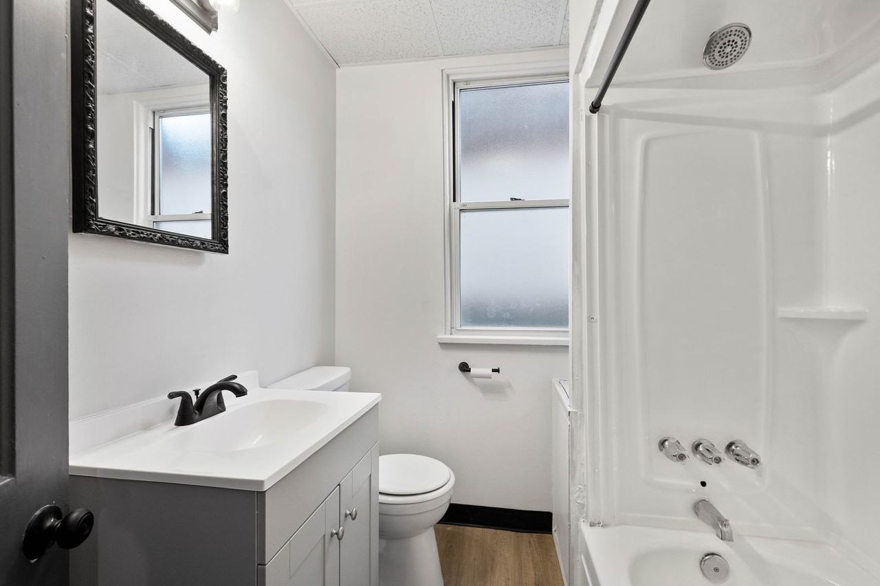 421 Russellwood Ave - Photo 2 of 39