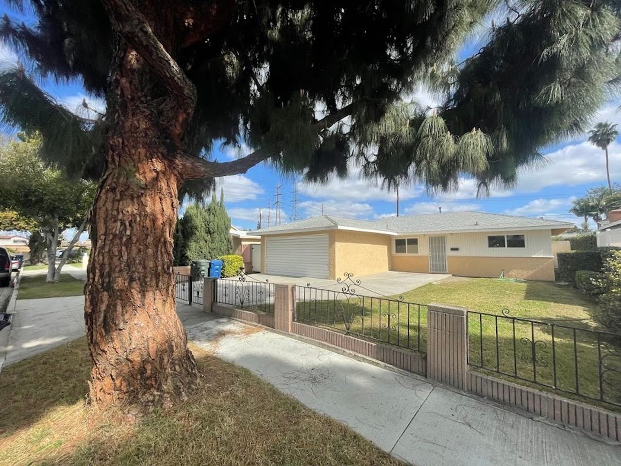 19922 Alburtis Ave - Photo 3 of 28