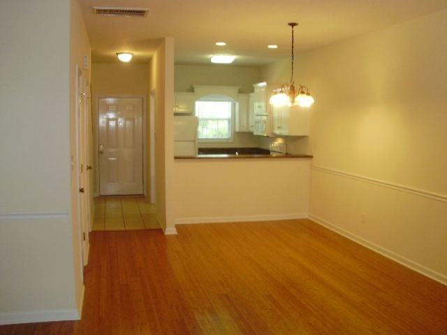 338 Bay St - Photo 3 of 26