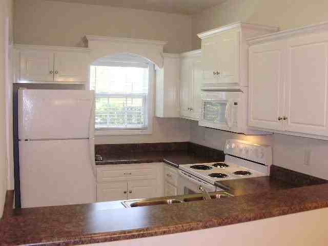 338 Bay St - Photo 4 of 27