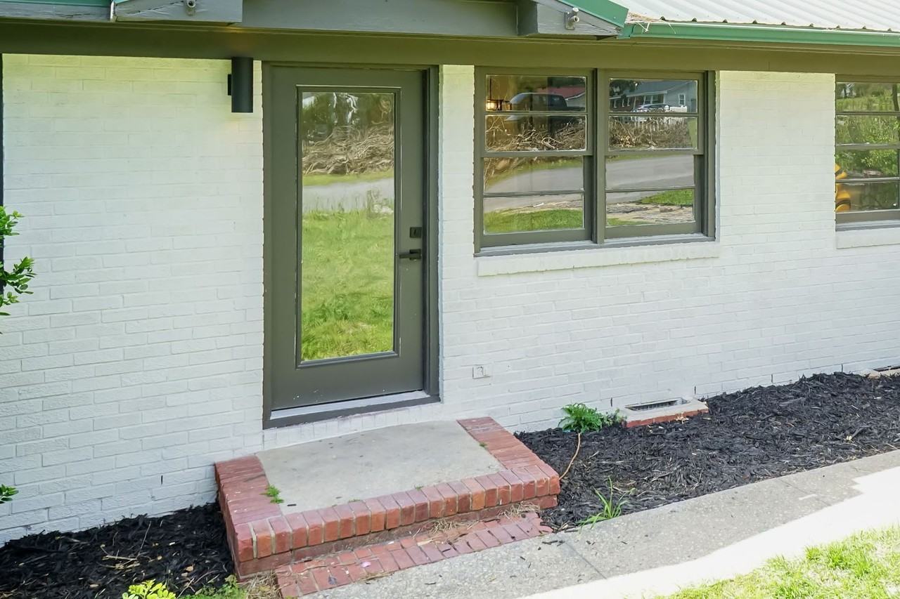 634 Woodburn Dr - Photo 2 of 24