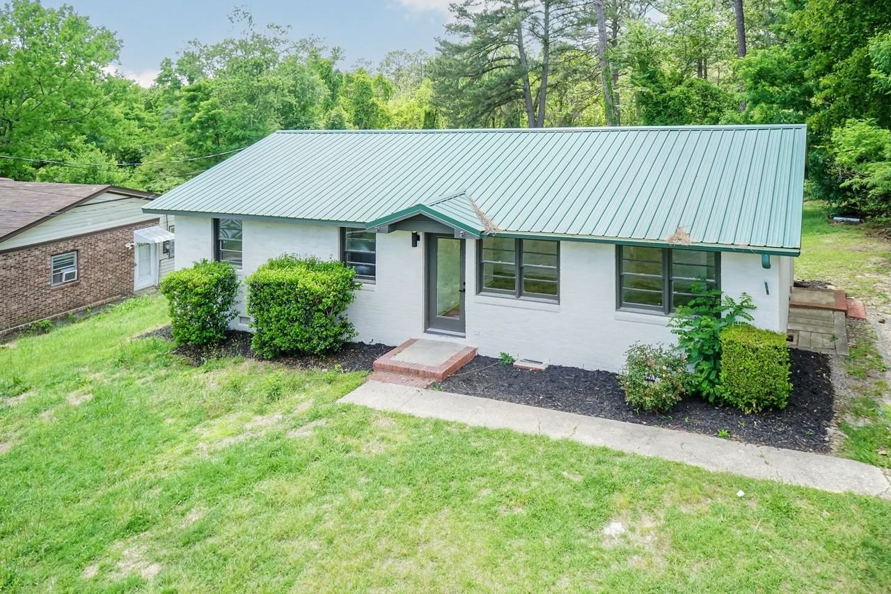 634 Woodburn Dr - Photo 3 of 24