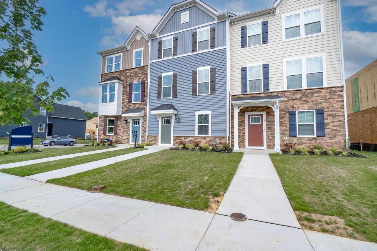 109 Legacy Blvd - Photo 4 of 45