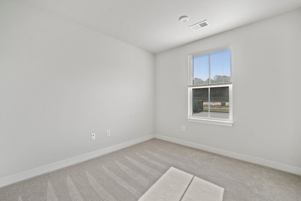 109 Legacy Blvd - Photo 5 of 45