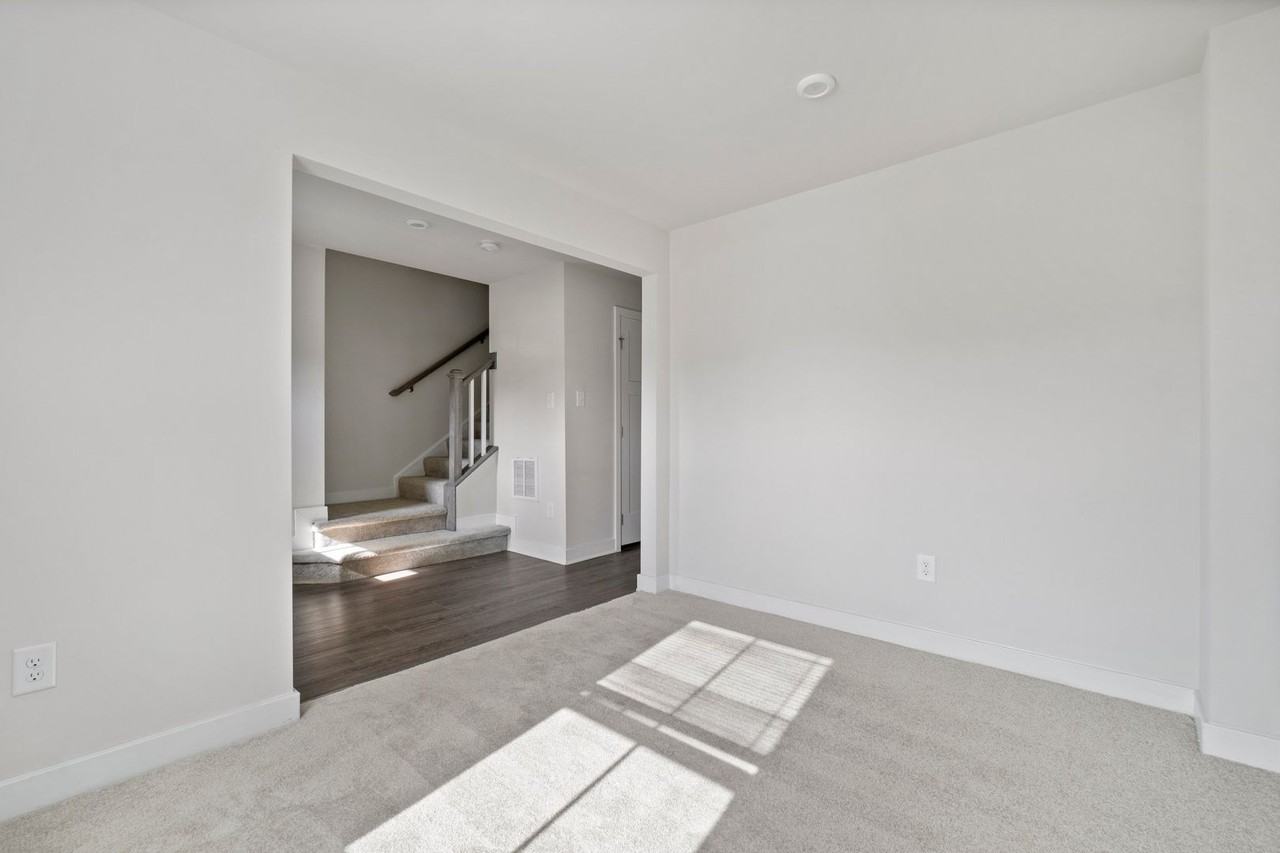 109 Legacy Blvd - Photo 7 of 45