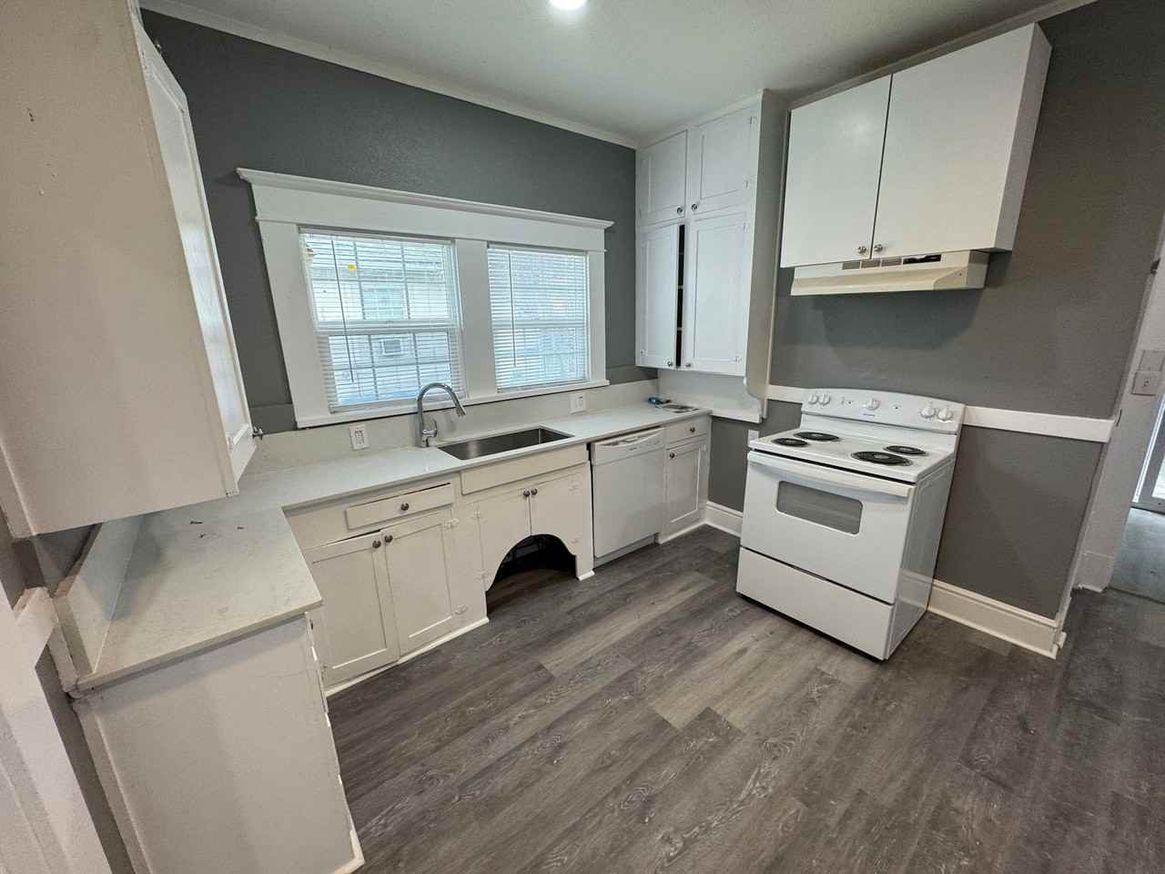 542 E. Locust St. - Photo 2 of 9