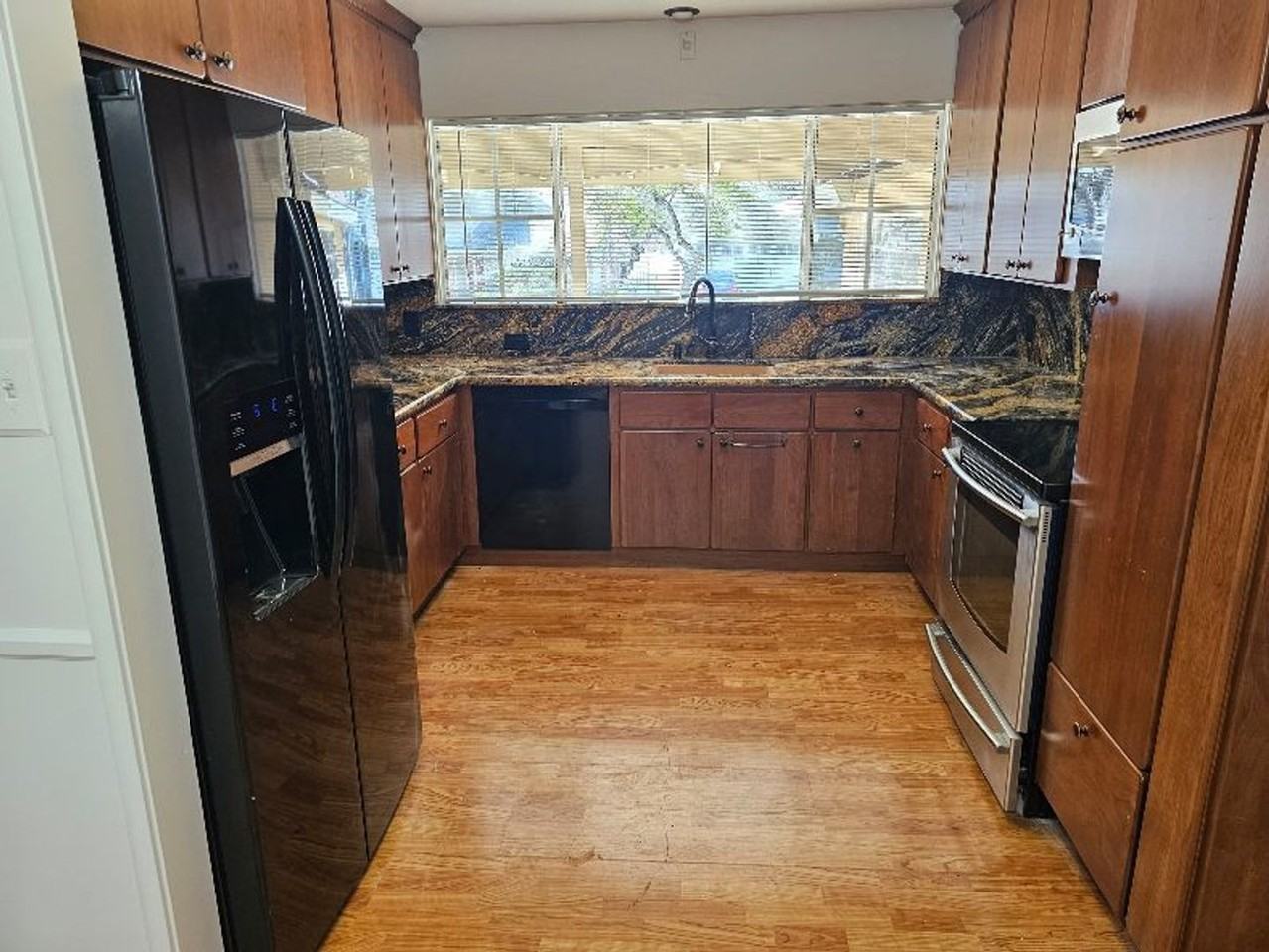 543 Cuesta Dr - Photo 3 of 12