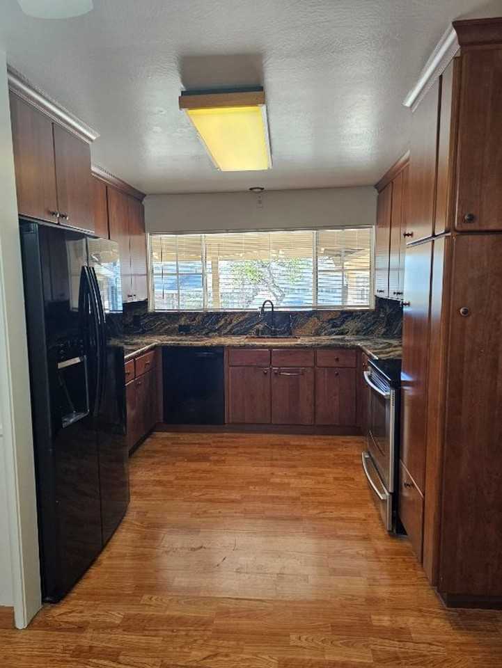 543 Cuesta Dr - Photo 4 of 12