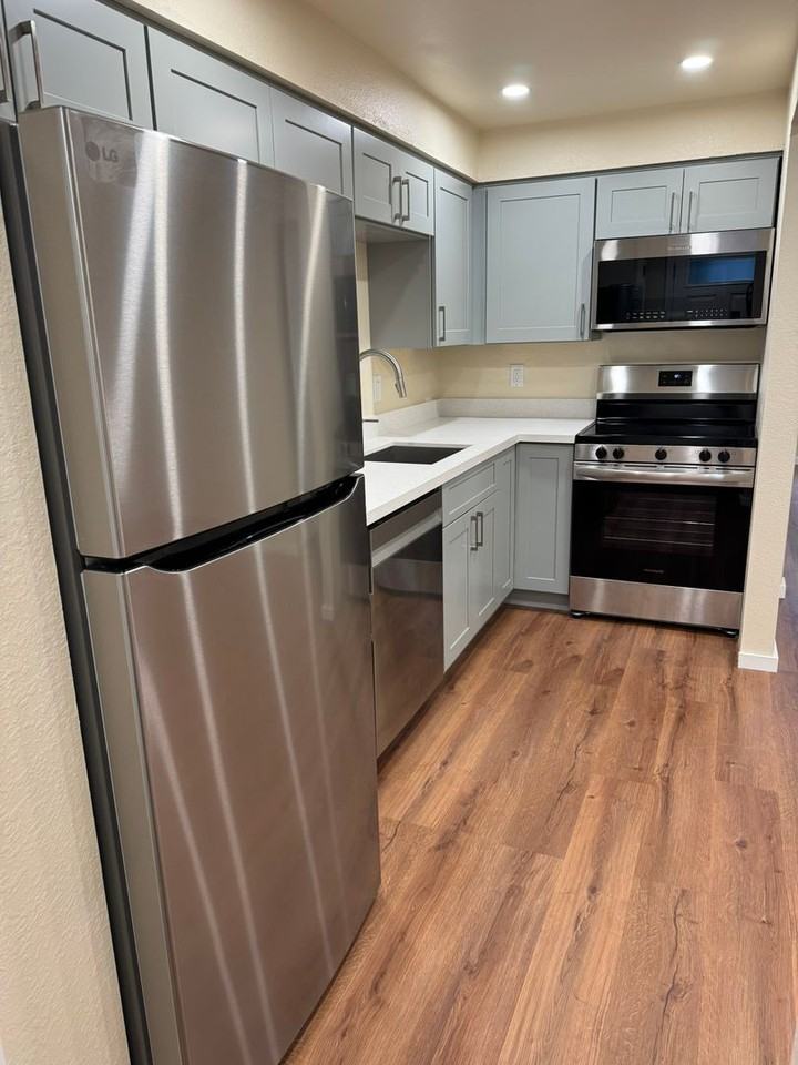 12719 Ne 120th St #D4 - Photo 2 of 14