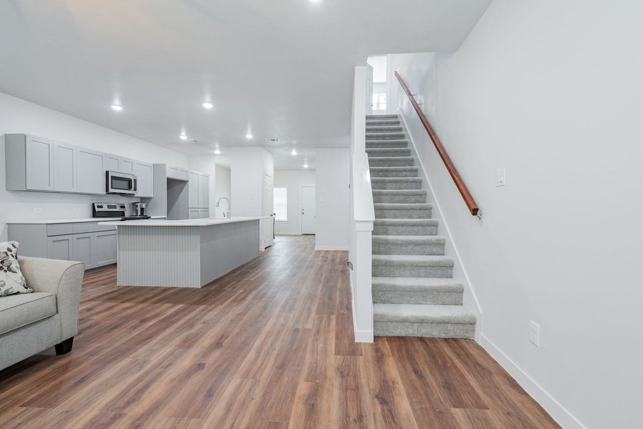 1009 E 1st North St #NA - Photo 3 of 10