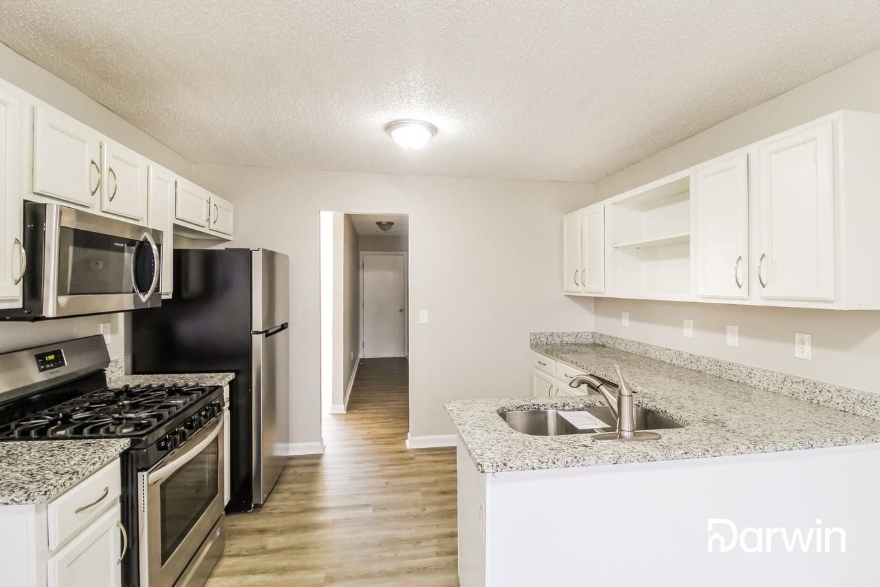 105 Penny Ln - Photo 2 of 15