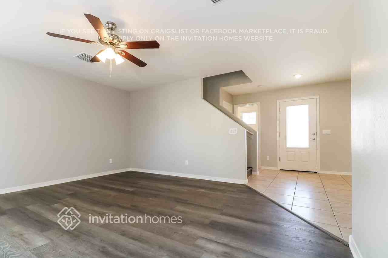 8025 W Agora Ln - Photo 4 of 16
