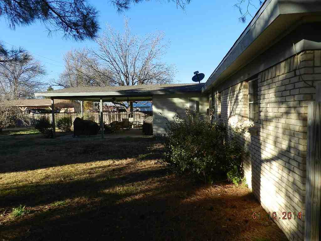 701 Dees St - Photo 2 of 6