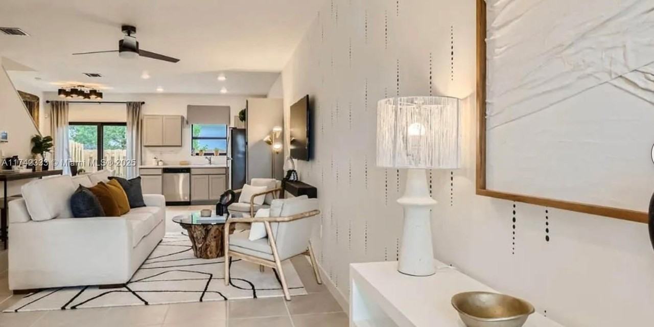 322 Ne 1st Dr #1 - Photo 6 of 9