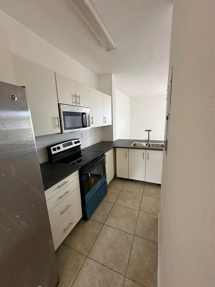 2819 Southeast 1st Drive #9