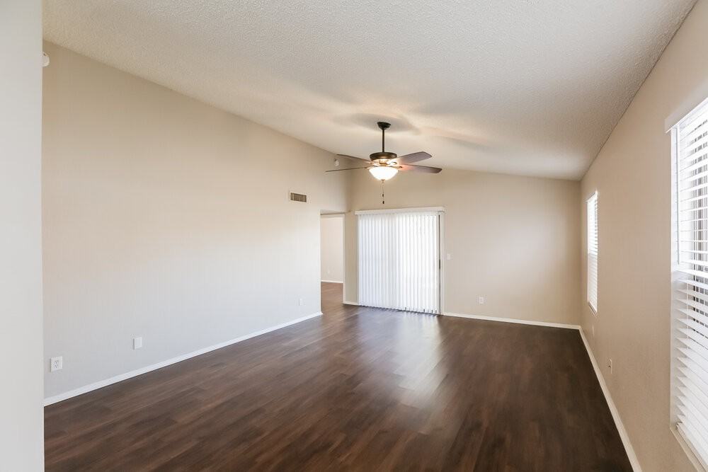 11622 W Olive Dr - Photo 5 of 16