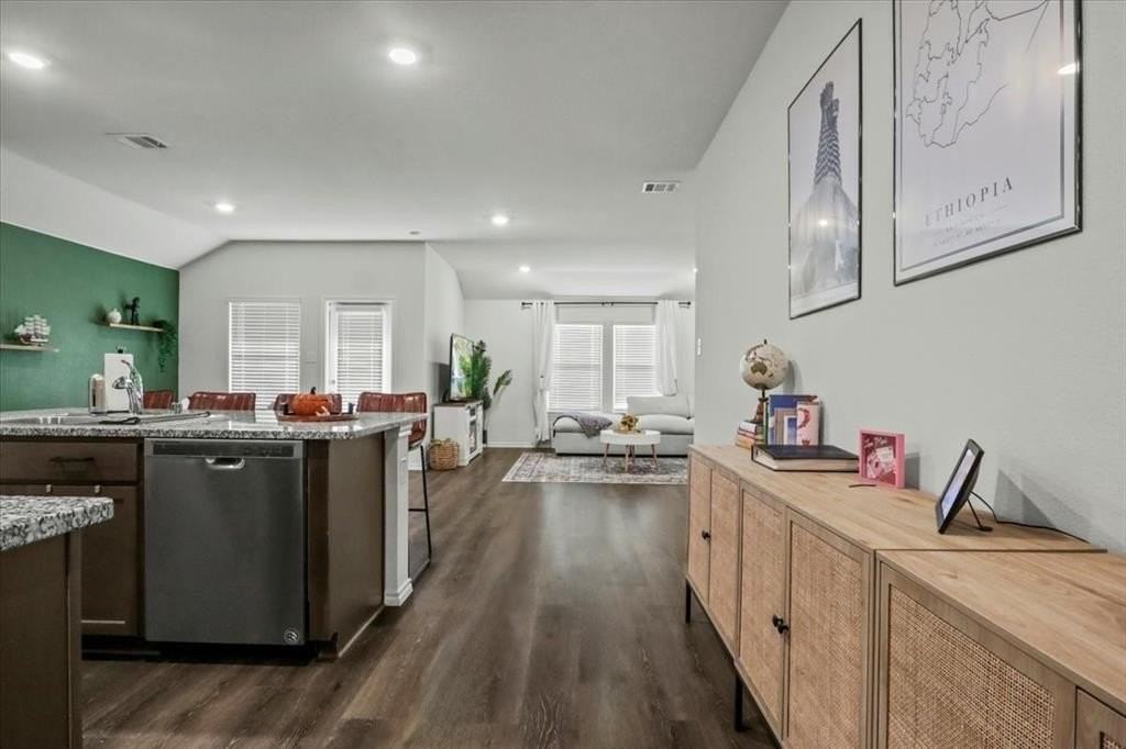 804 Roland Drive - Photo 3 of 27