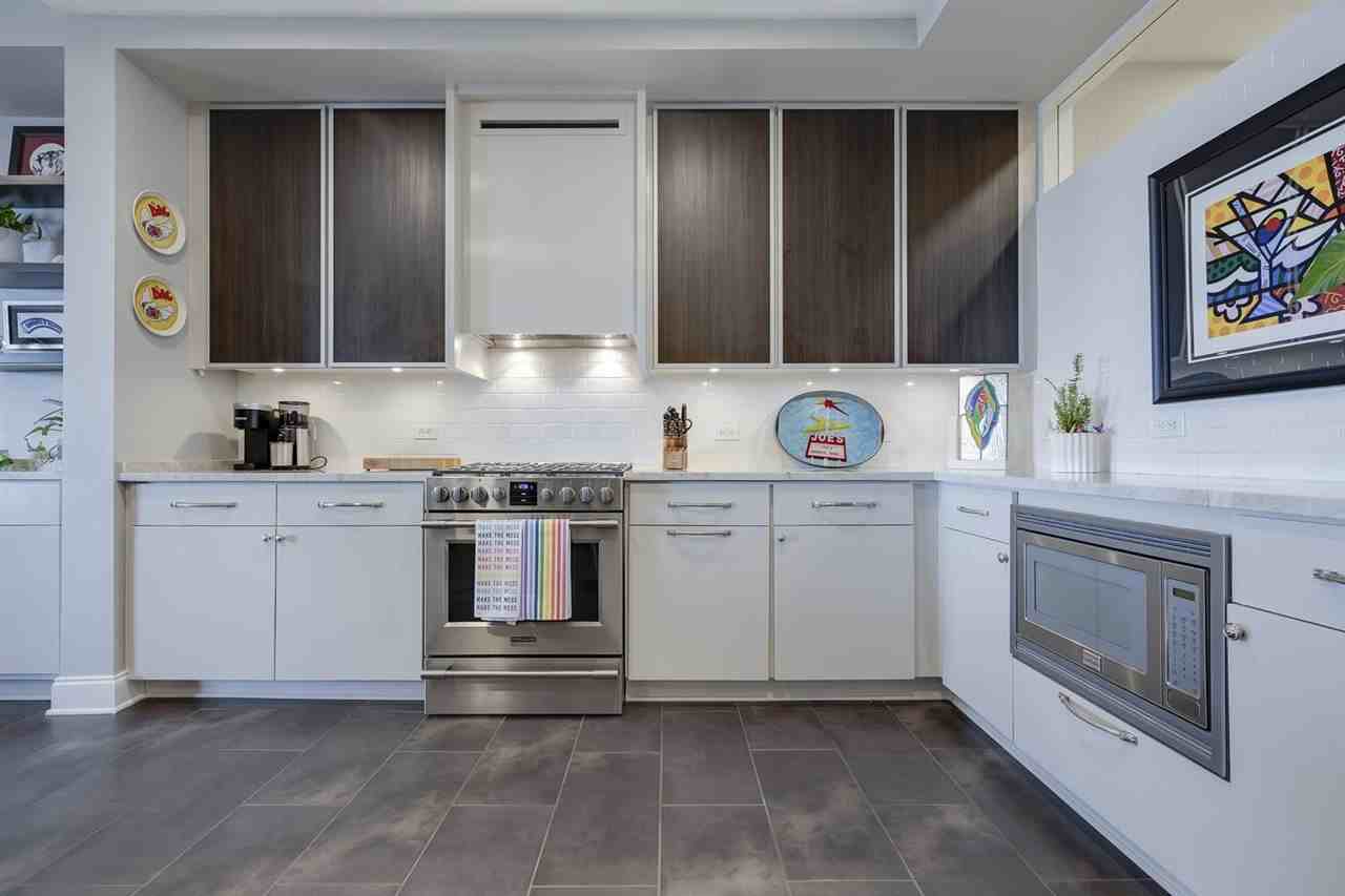 717 Riverside Dr - Photo 4 of 25