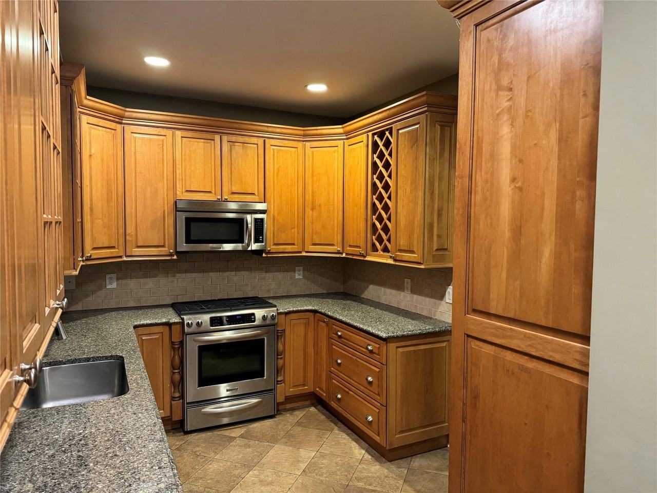 33 Capitolian Blvd - Photo 2 of 5