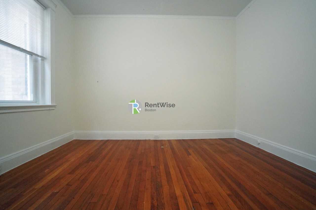 14 Orkney Rd #2 - Photo 4 of 18