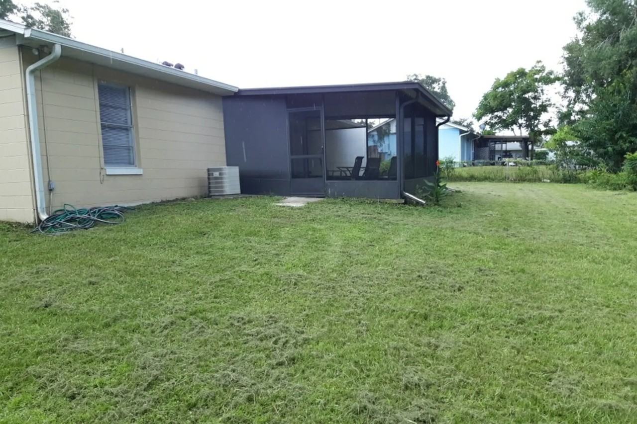 2051 Almond St - Photo 3 of 9