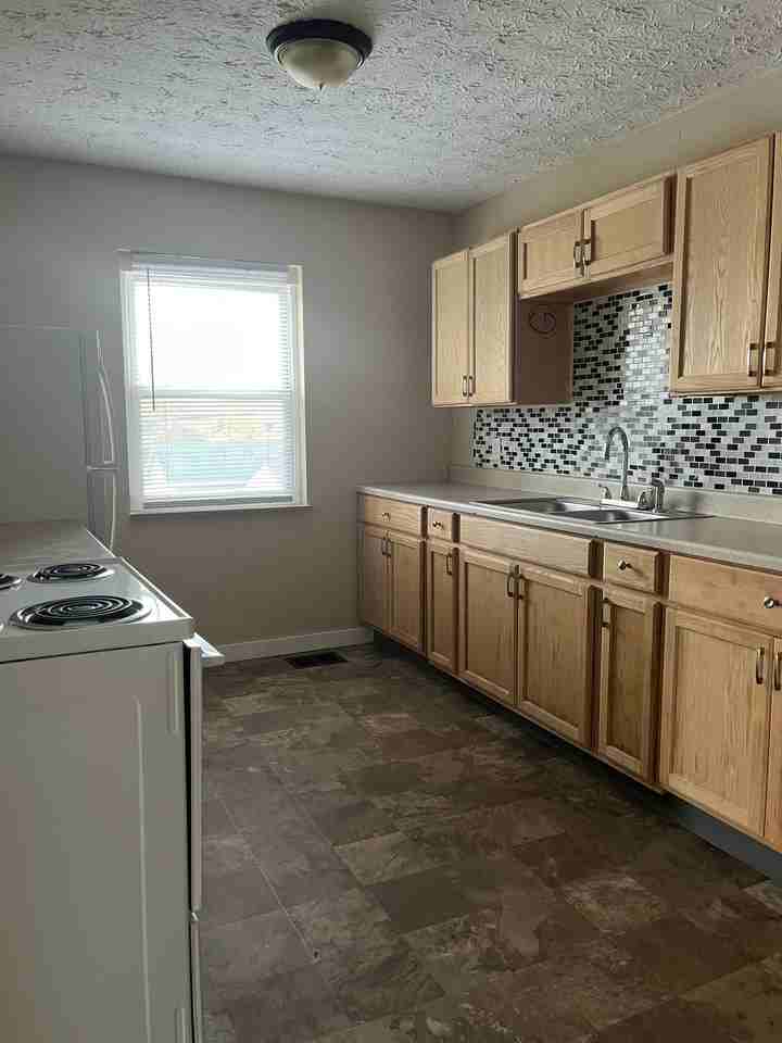 210 N Cherrywood Ave, Dayton OH 45403 - Photo 2 of 6