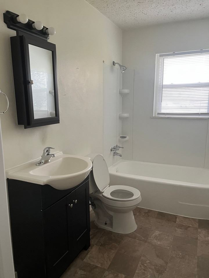 210 N Cherrywood Ave, Dayton OH 45403 - Photo 3 of 6