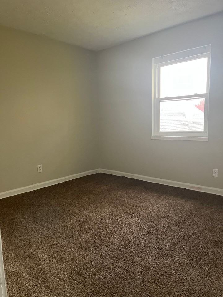 210 N Cherrywood Ave, Dayton OH 45403 - Photo 4 of 6
