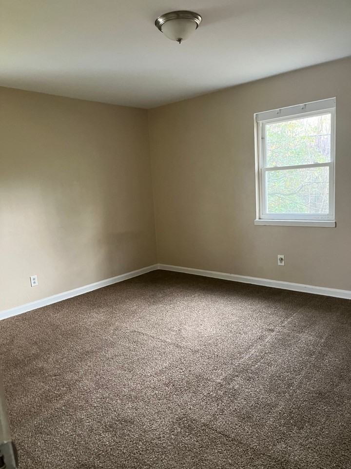 210 N Cherrywood Ave, Dayton OH 45403 - Photo 5 of 6
