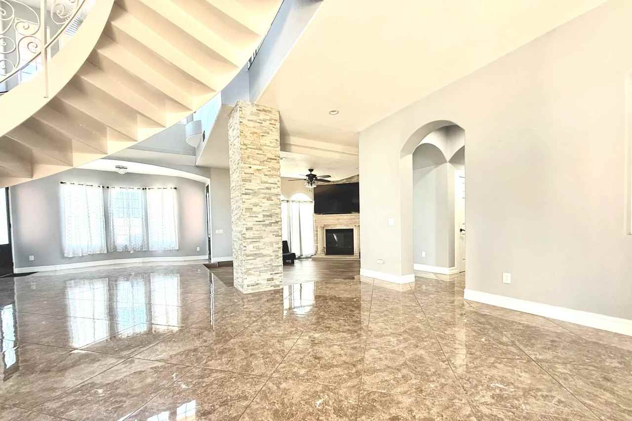 9886 S Mckinley Ave - Photo 3 of 8