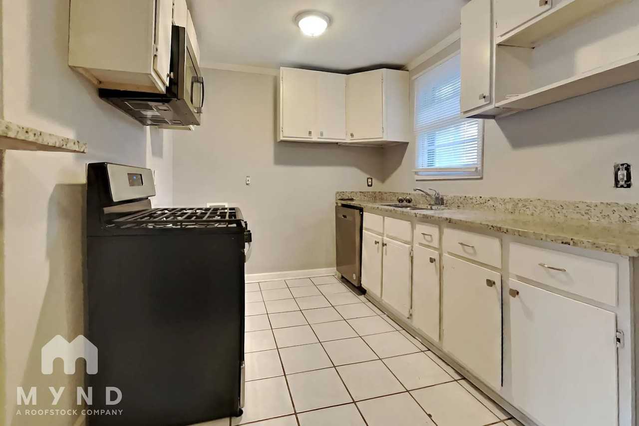 3344 Ruby H Harper Blvd Se - Photo 3 of 16