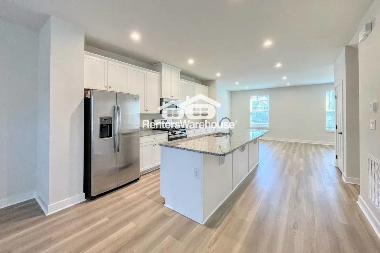 924 Parley Pl - Photo 3 of 40