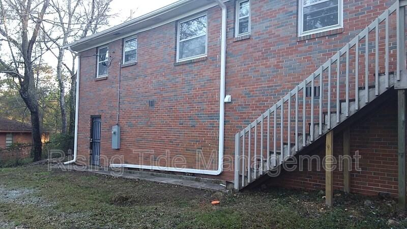 729 Carolyn Ct - Photo 2 of 15