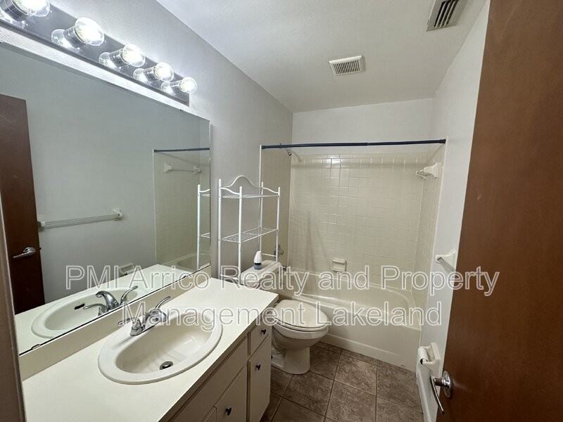 239 Village Crest Ct - Photo 7 of 9