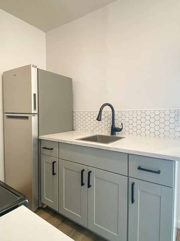 321 38th St #3 - Photo 2 of 30