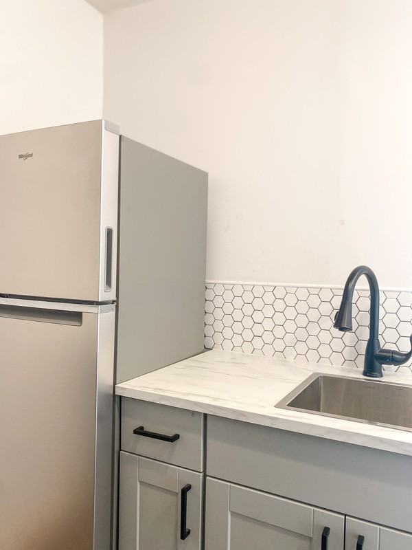 321 38th St #3 - Photo 4 of 30