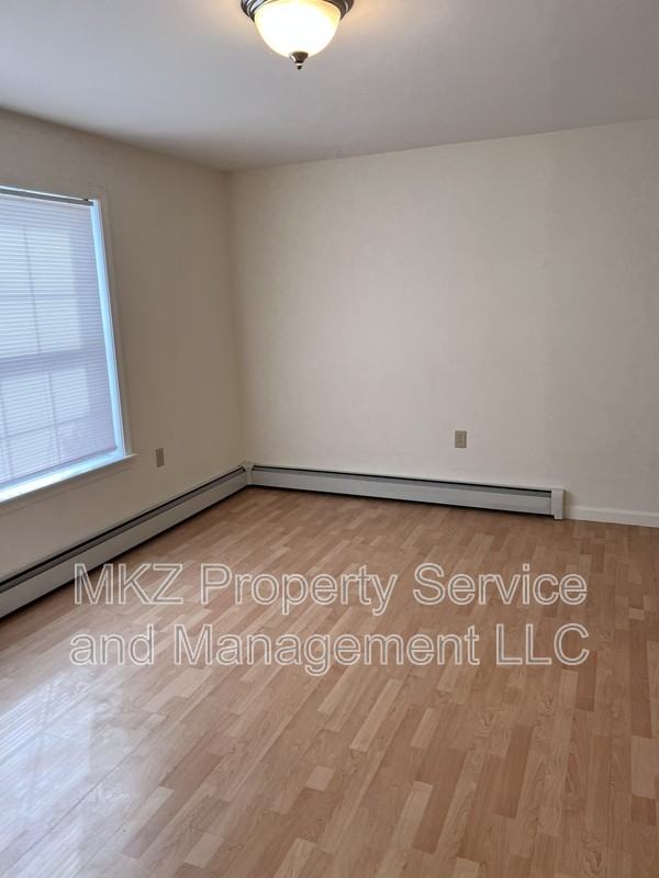 151 Glenwood Dr - Photo 2 of 15