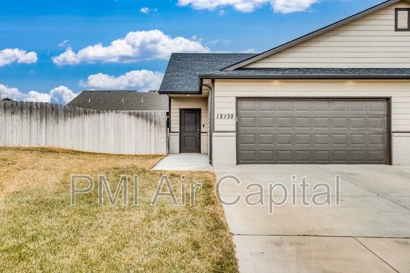 12132 W Fontana St - Photo 2 of 11